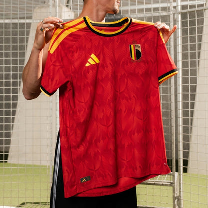 Camiseta Bélgica 2026 local roja con detalles amarillos, escudo y logo adidas, Reino del Futbol