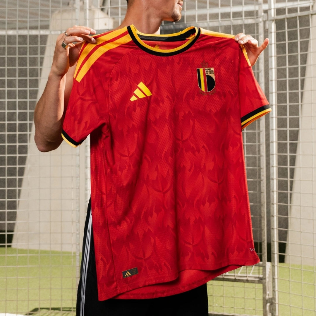 Camiseta selección Bélgica 2026 local, roja con detalles amarillos, fútbol, Reino del Futbol