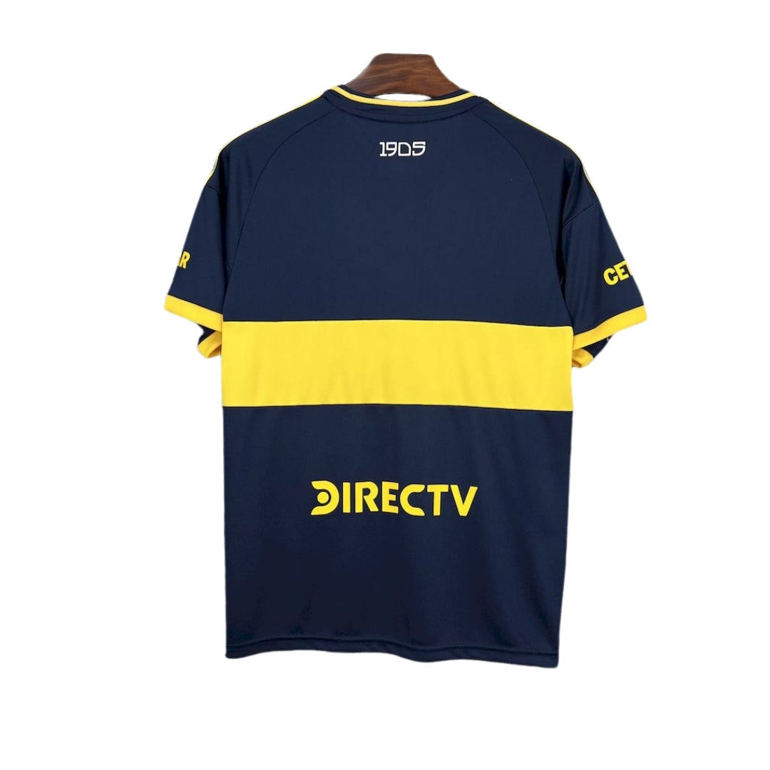 Camiseta Boca Juniors 2025 edición aniversario, azul y amarilla, logo DIRECTV en la espalda.