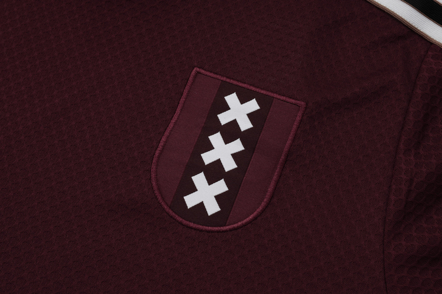 CAMISETA Y PANTALÓN CORTO ENTRENAMIENTO AJAX 25/26