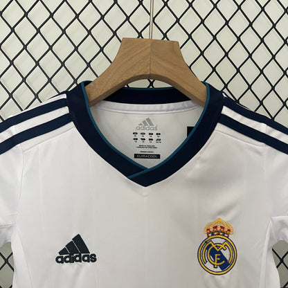 CAMISETA Y PANTALONES CORTOS NIÑOS REAL MADRID HOME RETRO 12/13