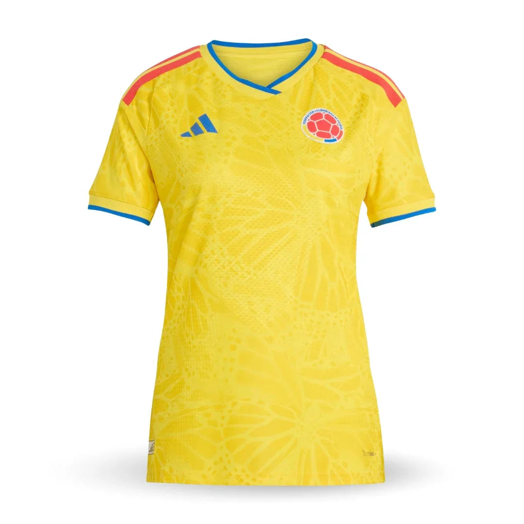 Camiseta amarilla selección Colombia mujer 2026, logo oficial, detalles azules y rojos, Reino del Futbol