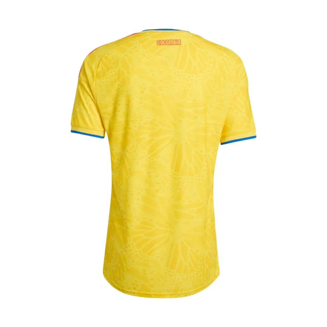 Camiseta Colombia Home Kit 2024 amarilla con detalle de mariposas, Reino del Futbol