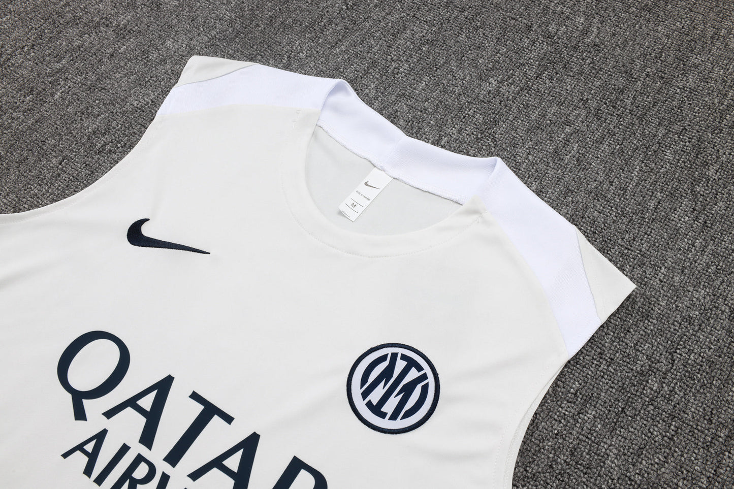 CAMISETA Y PANTALÓN CORTO ENTRENAMIENTO INTER 25/26