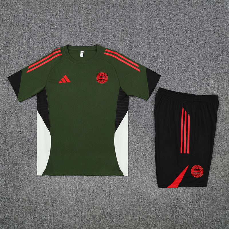 CAMISETA Y PANTALÓN CORTO ENTRENAMIENTO BAYERN 25/26