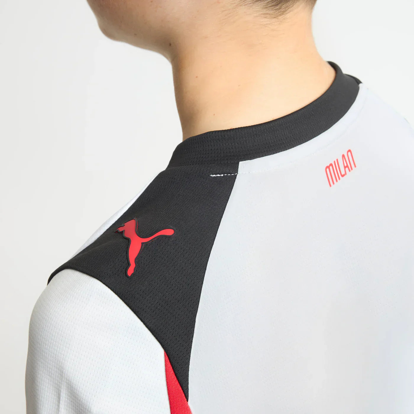 CAMISETA Y PANTALON CORTO PARA NIÑO AC MILAN  AWAY 25/26