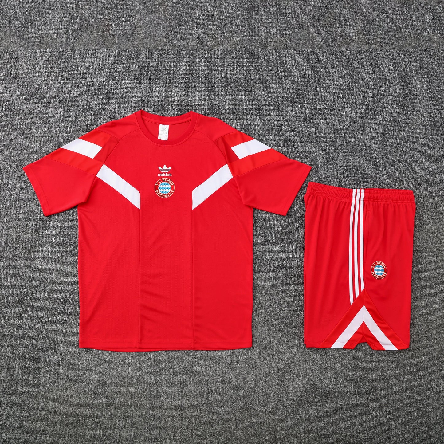 CAMISETA Y PANTALÓN CORTO ENTRENAMIENTO BAYERN 25/26