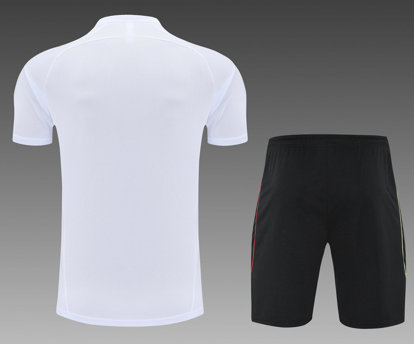 CAMISETA Y PANTALÓN CORTO ENTRENAMIENTO JUVENTUS 25/26