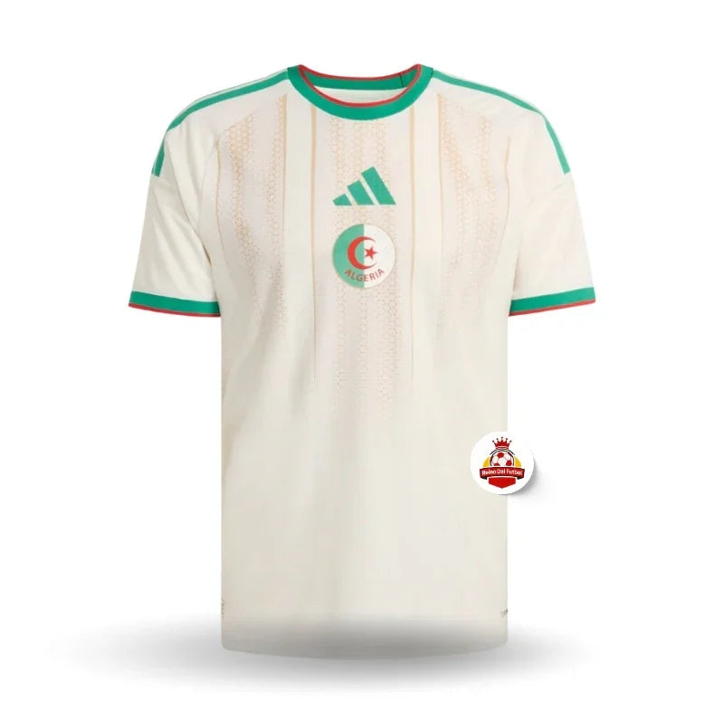 Camiseta de fútbol blanca de la selección de Argelia, detalles verdes, logo Reino del Futbol