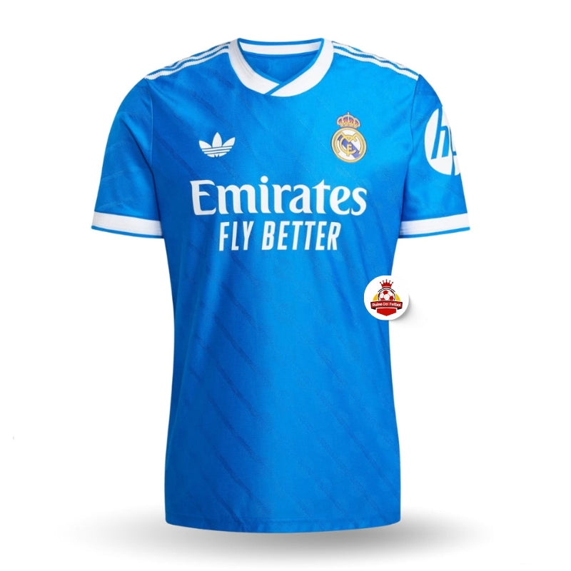 Camiseta azul Real Madrid 2024 con logo adidas, sponsor Emirates y escudo Reino del Futbol
