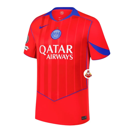 Camiseta de fútbol PSG roja con detalles azules, logo Nike y Qatar Airways, exclusiva Reino del Futbol.