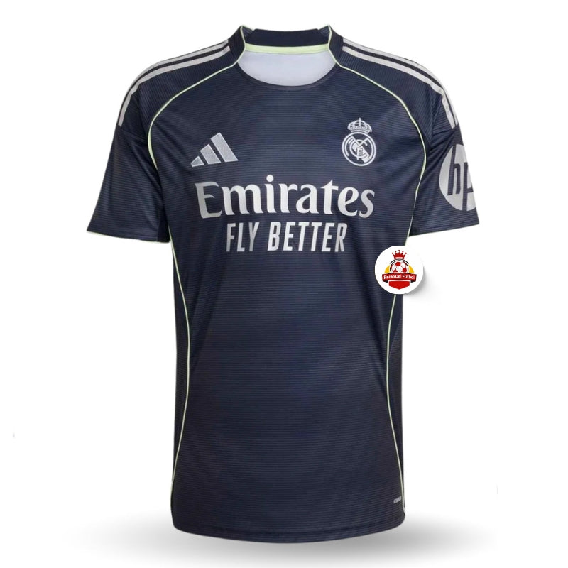 Camiseta Real Madrid negra oficial Adidas con logo, patrocinador Emirates, detalles en blanco y verde lima, Reino del Futbol.
