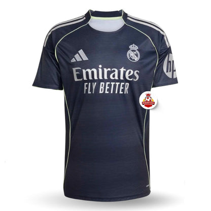 Camiseta Real Madrid negra oficial Adidas con logo, patrocinador Emirates, detalles en blanco y verde lima, Reino del Futbol.