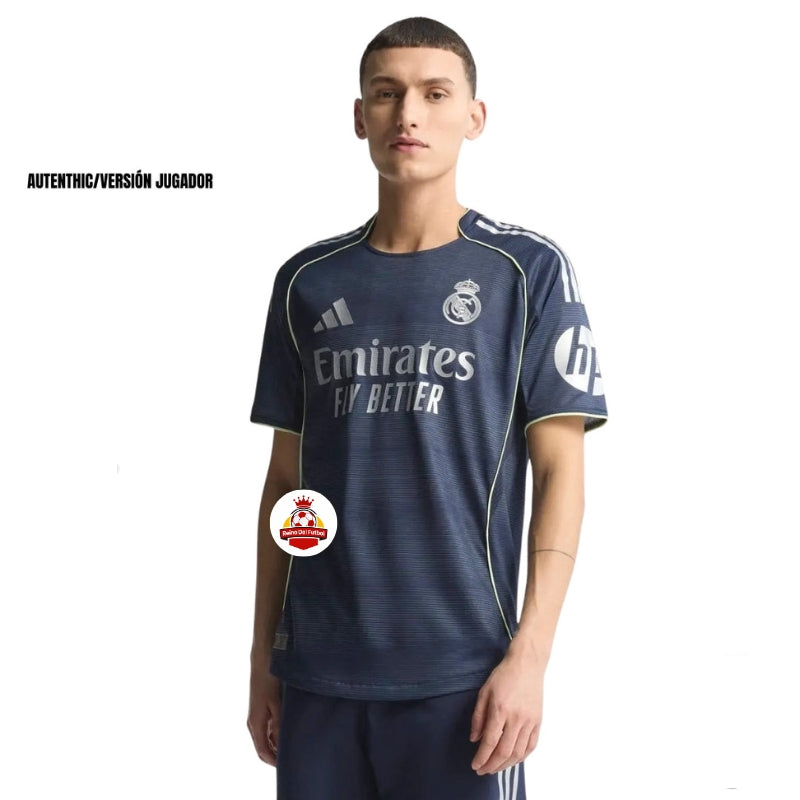 Camiseta auténtica Real Madrid azul marino versión jugador, modelo masculino, Reino del Futbol
