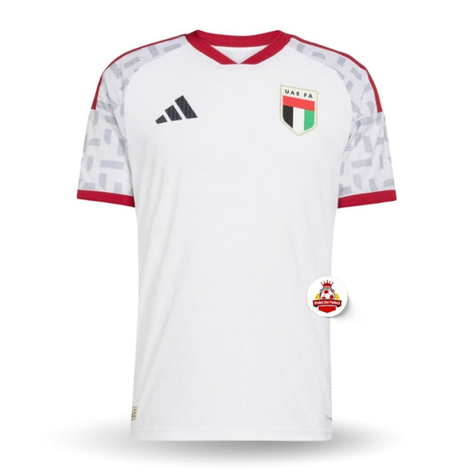 Camiseta de fútbol blanca UAE FA con detalles rojos y logo Reino del Futbol