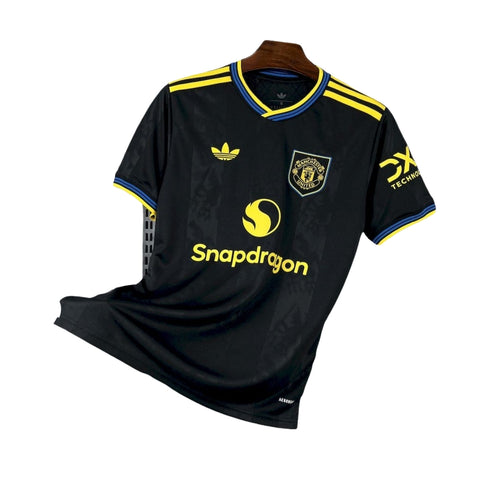 Camiseta de fútbol negro y amarillo Manchester United, diseño exclusivo, disponible en Reino del Futbol