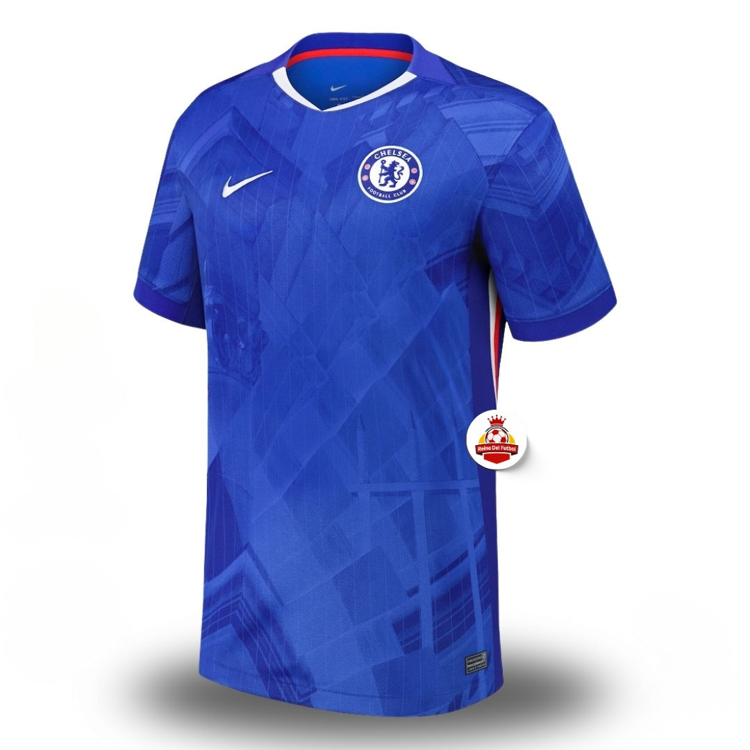 Camiseta de fútbol azul Chelsea Nike, detalles geométricos, logo Reino del Futbol