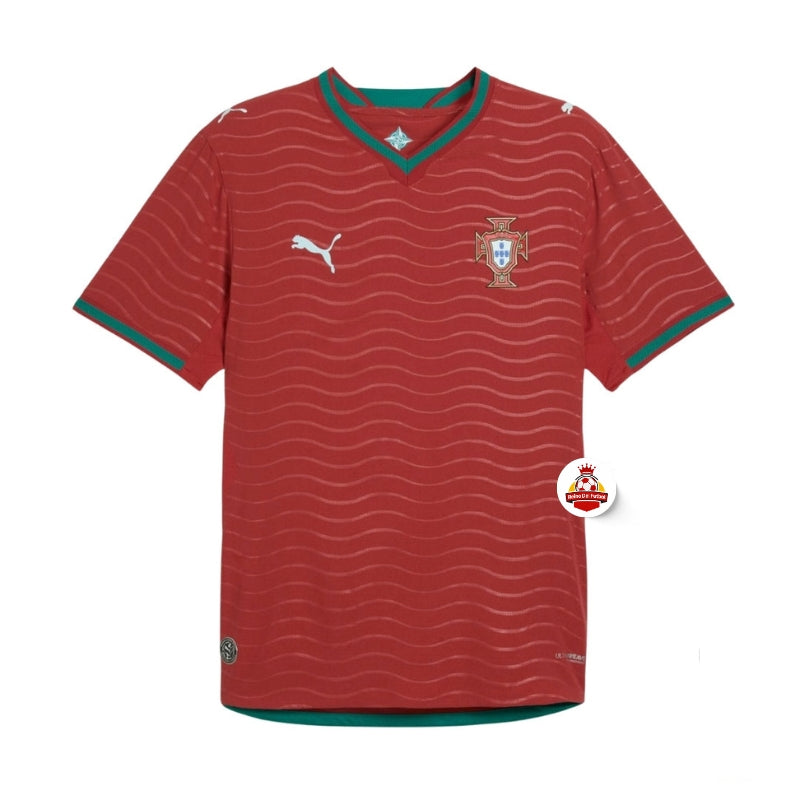 Camiseta de fútbol Portugal roja con detalles verdes y logo Puma, Reino del Futbol
