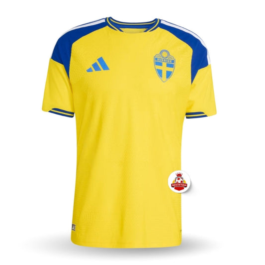 Camiseta de fútbol Suecia amarilla y azul con logo Reino del Futbol, sobre fondo blanco.