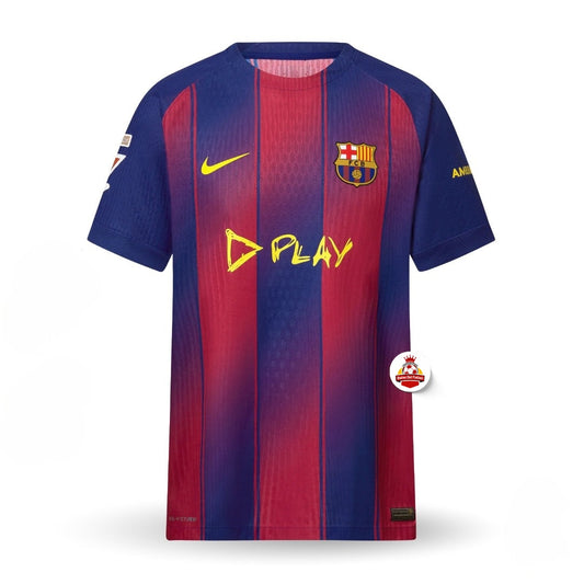 Camiseta de fútbol azul y roja con logos de Nike y FC Barcelona, ideal para fans del Reino del Futbol.