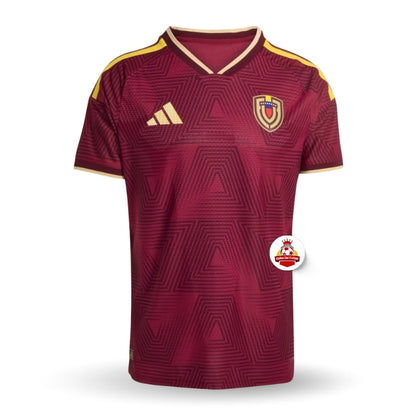 Camiseta de fútbol vino tinto con detalles dorados y escudo, Reino del Futbol