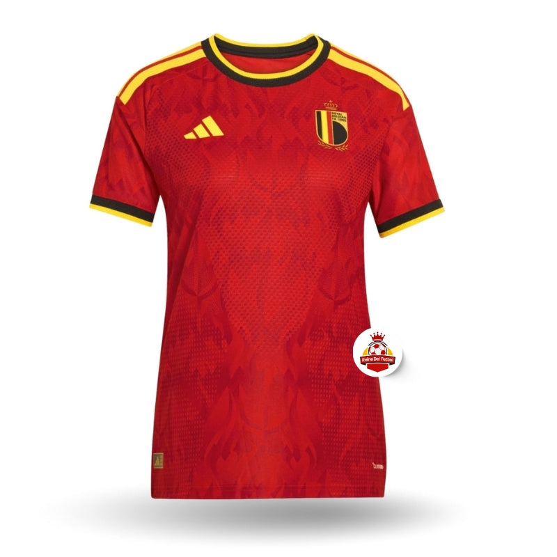 Camiseta de fútbol roja de la selección de Bélgica, detalles amarillos, escudo y logo Reino del Futbol.