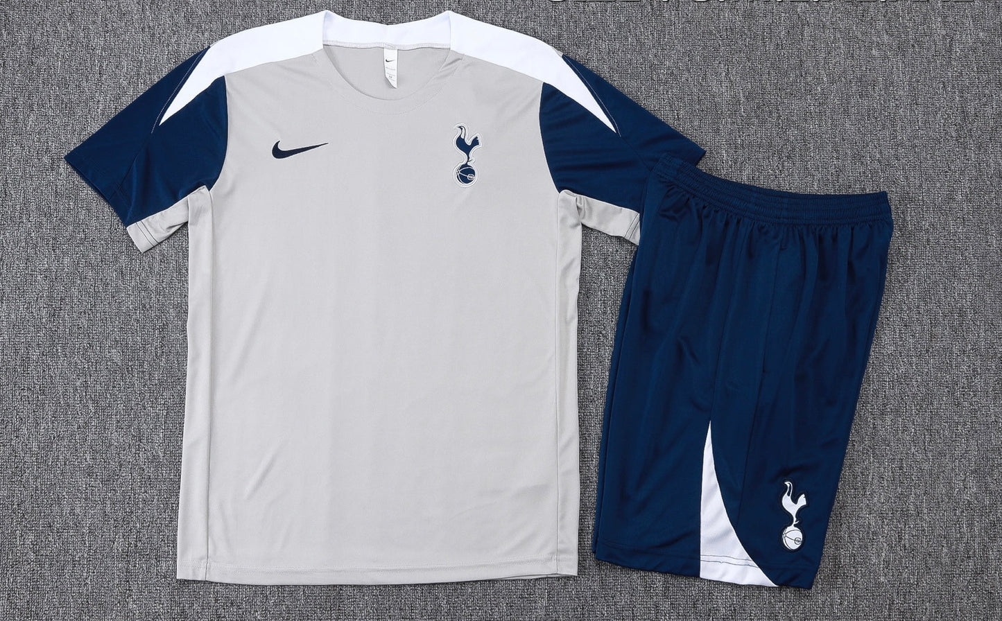 CAMISETA Y PANTALONES CORTOS PARA NIÑOS TOTTENHAM HOTSPUR 25/26