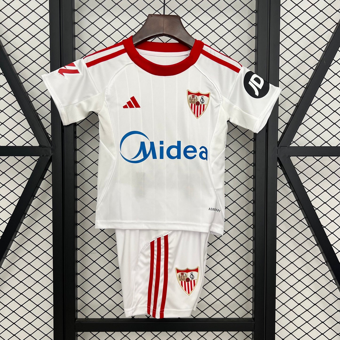 CAMISETAS Y PANTALONES CORTOS NIÑOS SEVILLA FC HOME 25/26