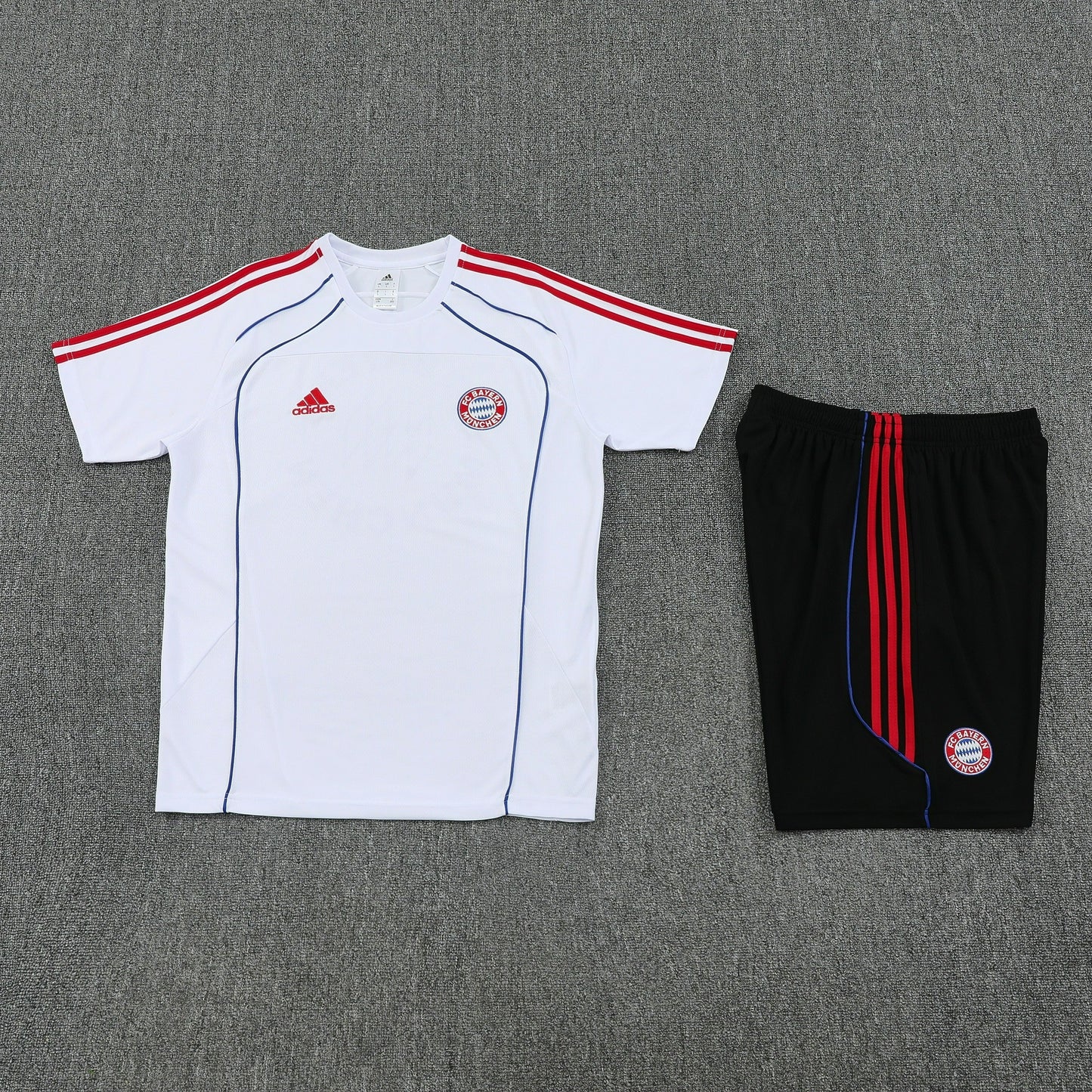 CAMISETA Y PANTALÓN CORTO ENTRENAMIENTO BAYERN 25/26