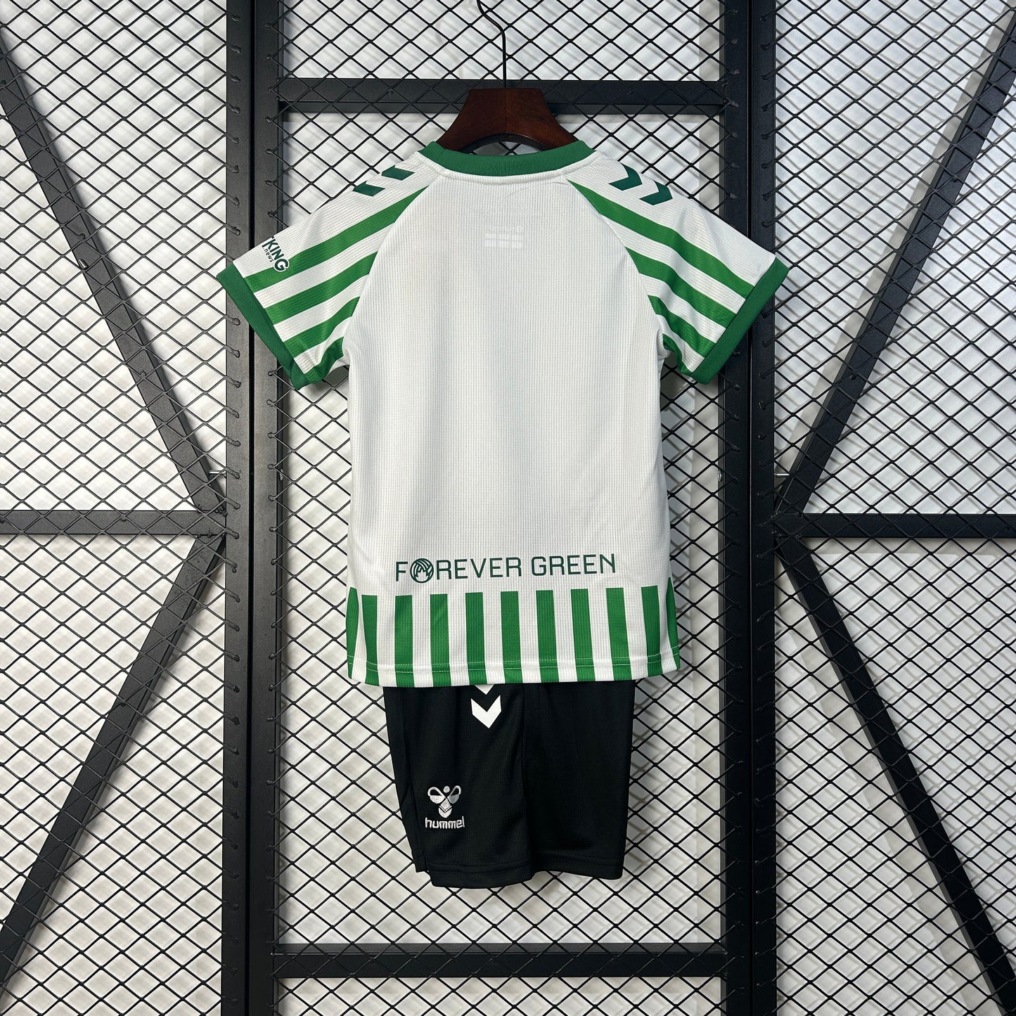 CAMISETA Y PANTALÓN CORTO NIÑO REAL BETIS 25/26 FINAL UEFA CONFERENCE LEAGUE