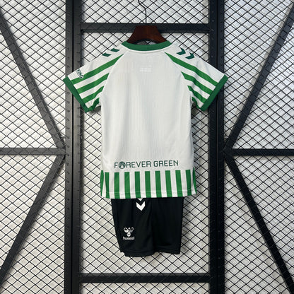 CAMISETA Y PANTALÓN CORTO NIÑO REAL BETIS 25/26 FINAL UEFA CONFERENCE LEAGUE