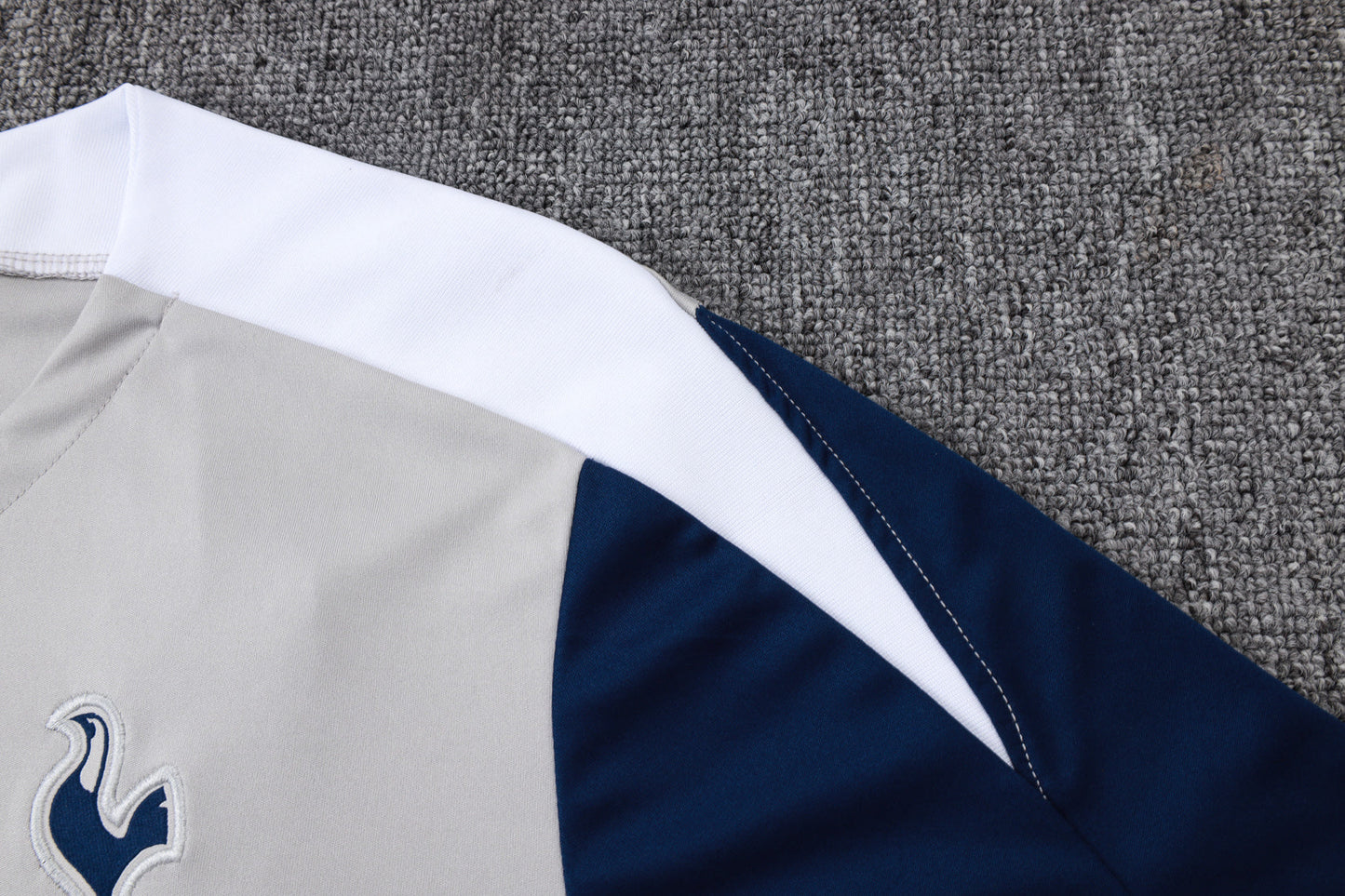 CAMISETA Y PANTALONES CORTOS TOTTENHAM HOTSPUR 25/26