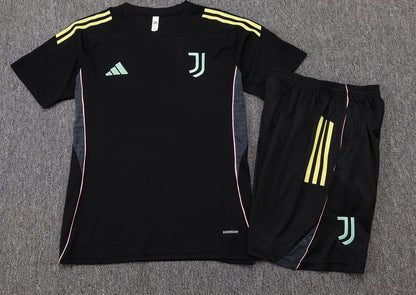 CAMISETA Y PANTALÓN CORTO ENTRENAMIENTO JUVENTUS 25/26