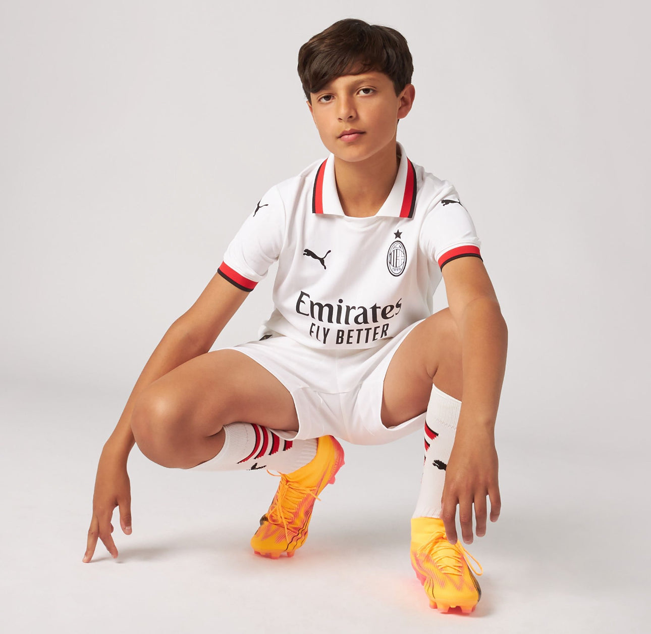 CAMISETA Y PANTALON CORTO PARA NIÑO AC MILAN AWAY 24/25 - CON MEDIAS