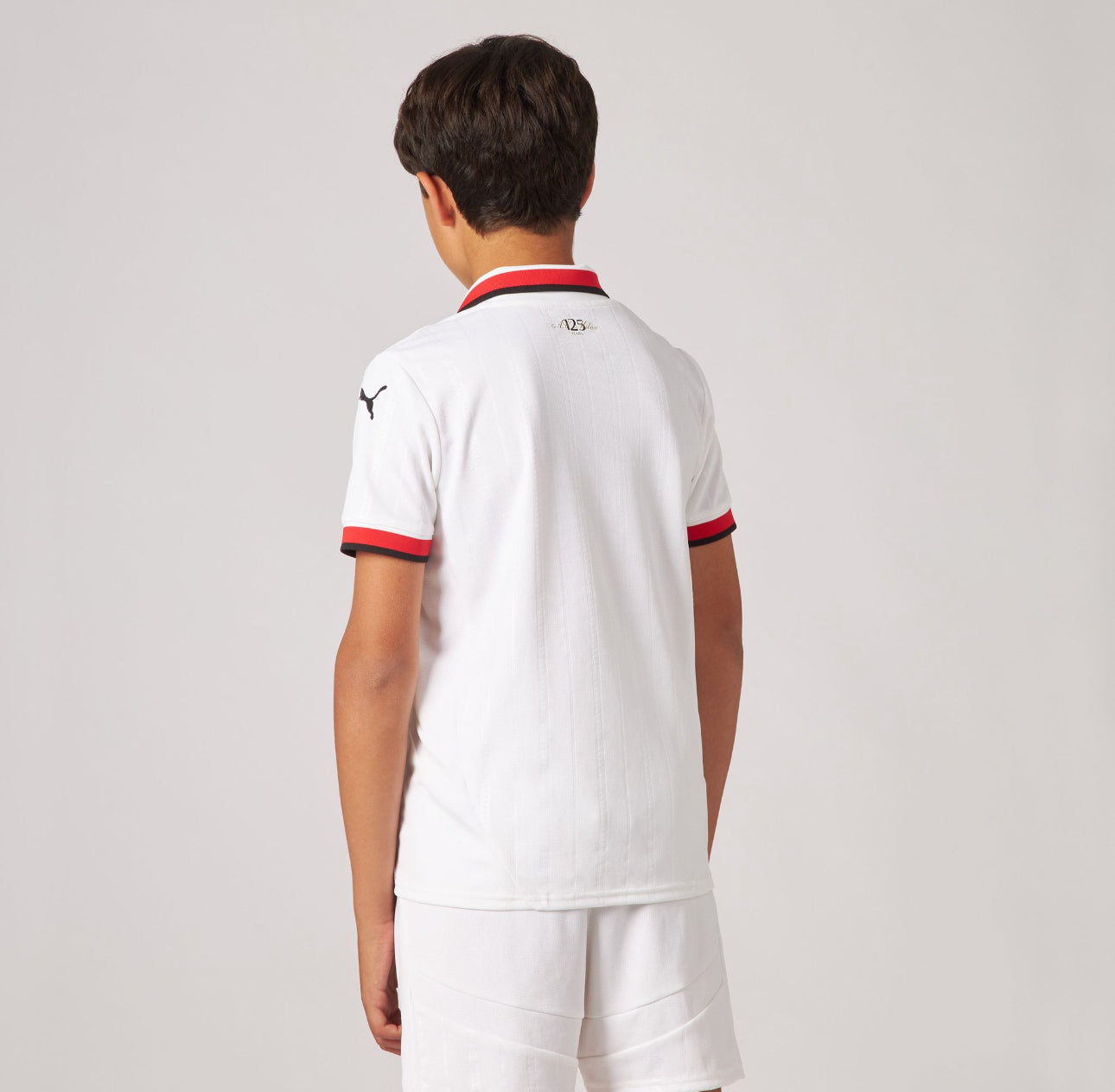 CAMISETA Y PANTALON CORTO PARA NIÑO AC MILAN AWAY 24/25 - CON MEDIAS