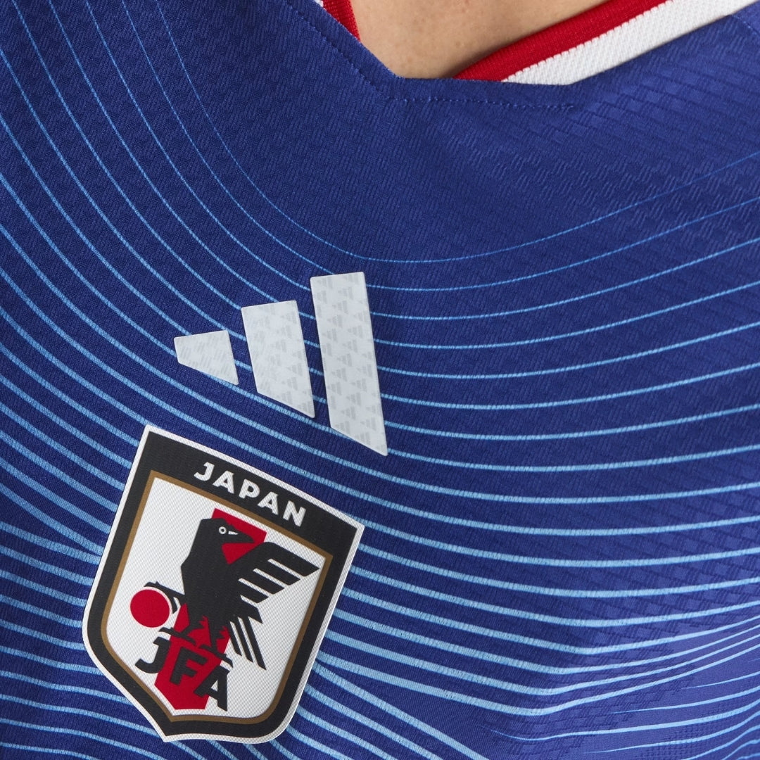 Camiseta Japón 2026 local, azul, escudo JFA y logo Adidas, detalles deportivos, Reino del Futbol