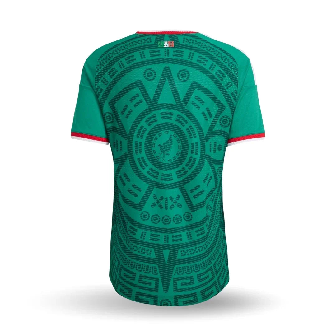Camiseta verde selección México 2026 con diseño azteca y detalles en rojo, Reino del Futbol