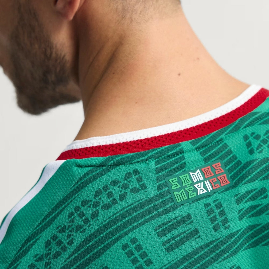 Detalle de la camiseta México 2026 verde con texto 'Somos México', Reino del Futbol