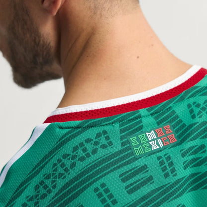 Detalle de la camiseta México 2026 verde con texto 'Somos México', Reino del Futbol