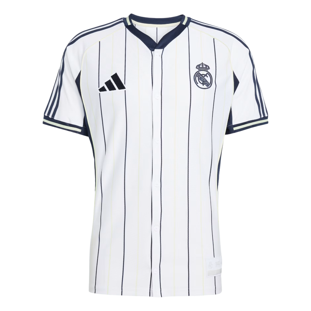 Camiseta de fútbol Real Madrid blanca con rayas negras, escudo y logo adidas, venta online Reino del Futbol.