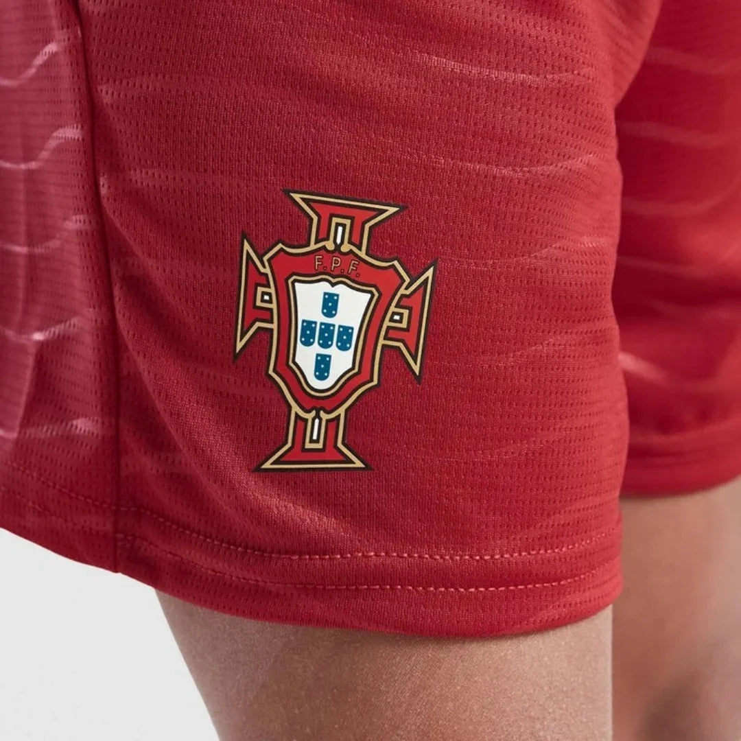 Shorts rojos de la selección de Portugal infantil con escudo FPF, Reino del Futbol