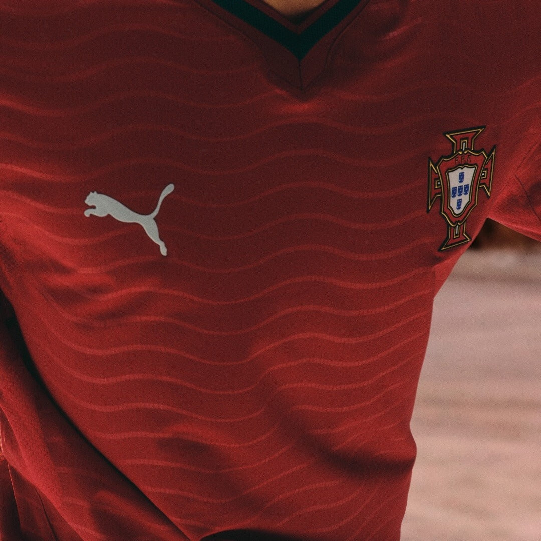 Camiseta Portugal 2026 local futbol mundialista, escudo y logo Puma rojo, Reino del Futbol