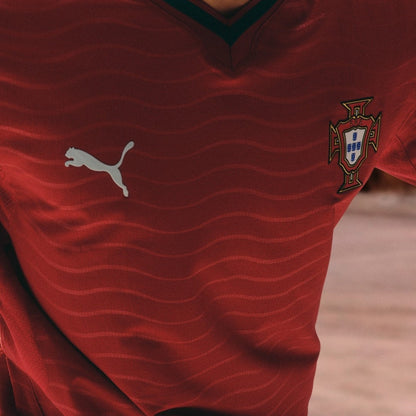 Camiseta Portugal 2026 local futbol mundialista, escudo y logo Puma rojo, Reino del Futbol