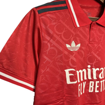 Camiseta roja Real Madrid 2024/25 Adidas, detalles blancos y logo en la tienda Reino del Futbol