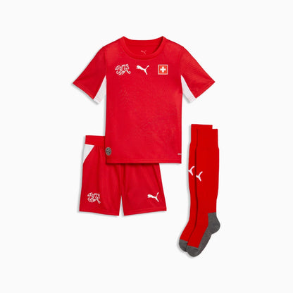 Conjunto de uniforme de fútbol Suiza niño, camiseta, shorts y medias rojas Puma, Reino del Futbol