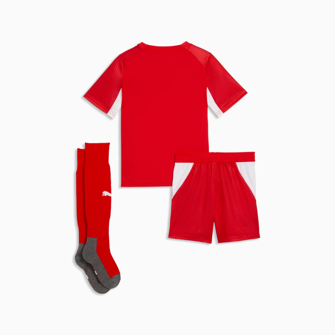 Conjunto de uniforme de futbol infantil rojo con camiseta, short y calcetas Puma, Reino del Futbol.