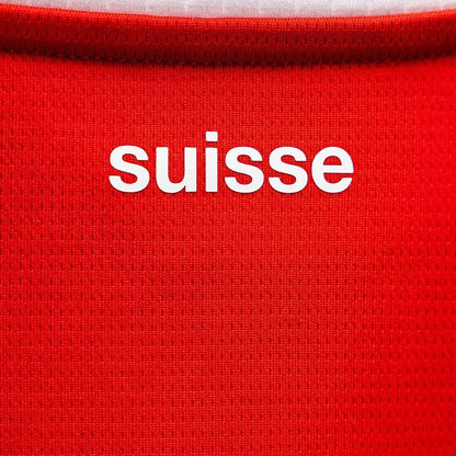 Camiseta roja de fútbol de Suiza con texto 'suisse', Reino del Futbol