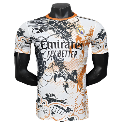 Camiseta de fútbol Real Madrid edición especial con diseño de dragón, disponible en Reino del Futbol