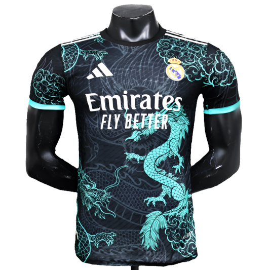 Camiseta Real Madrid edición especial negra con dragón, logo y patrocinador Emirates