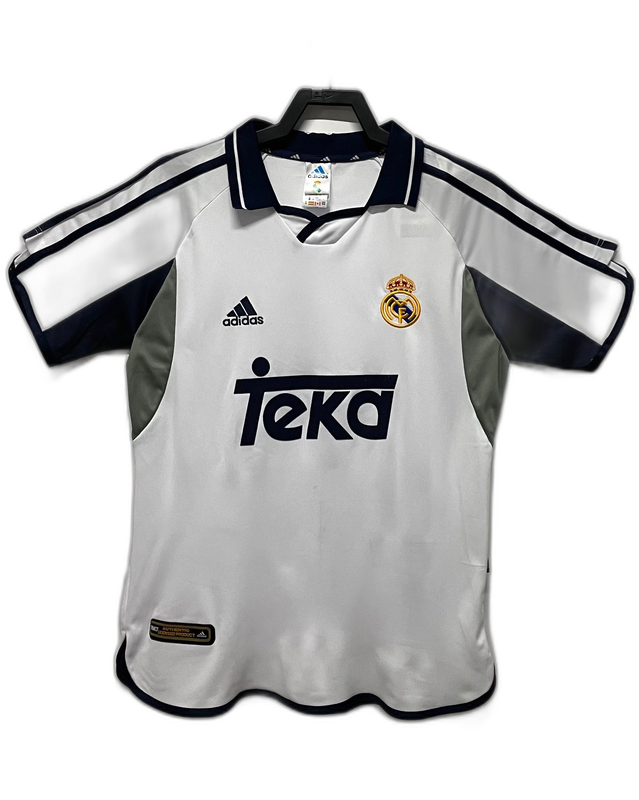 Camiseta Real Madrid 2000-2001 retro blanca con detalles oscuros, escudo y logo Adidas